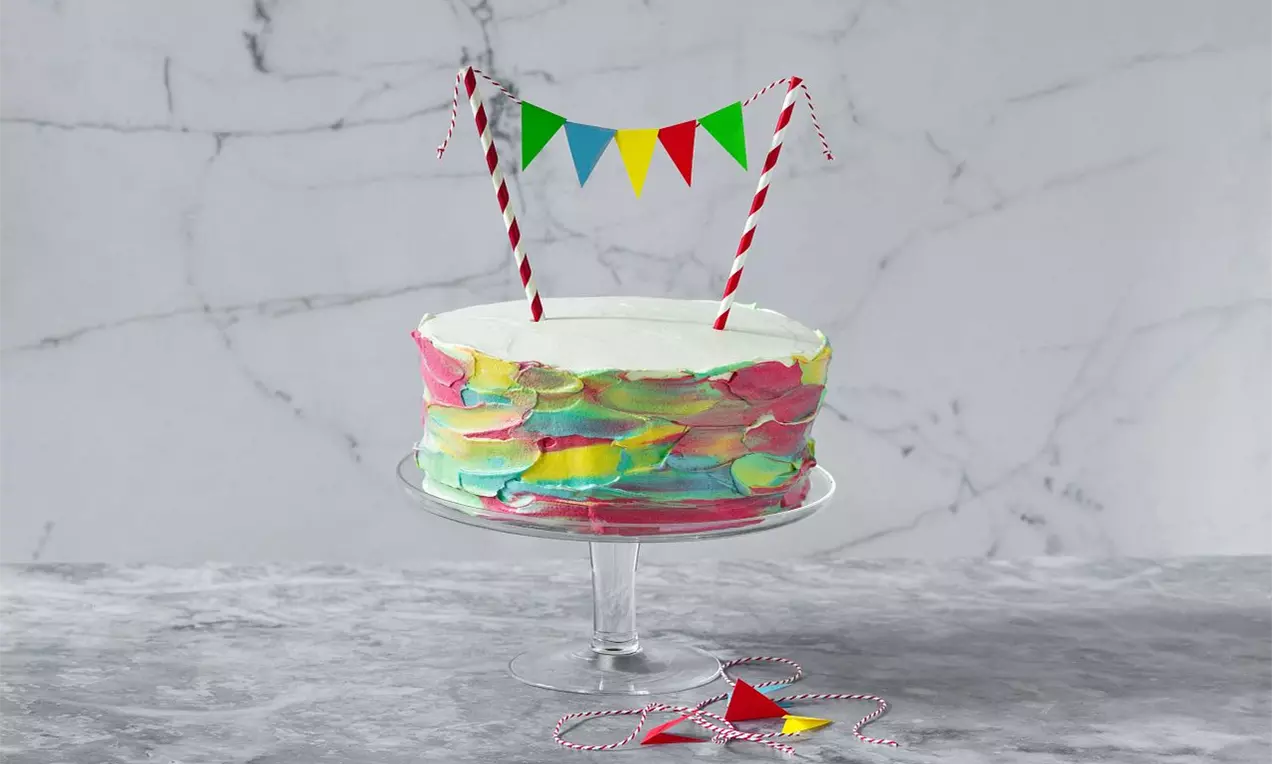 Dúhová Red Velvet torta