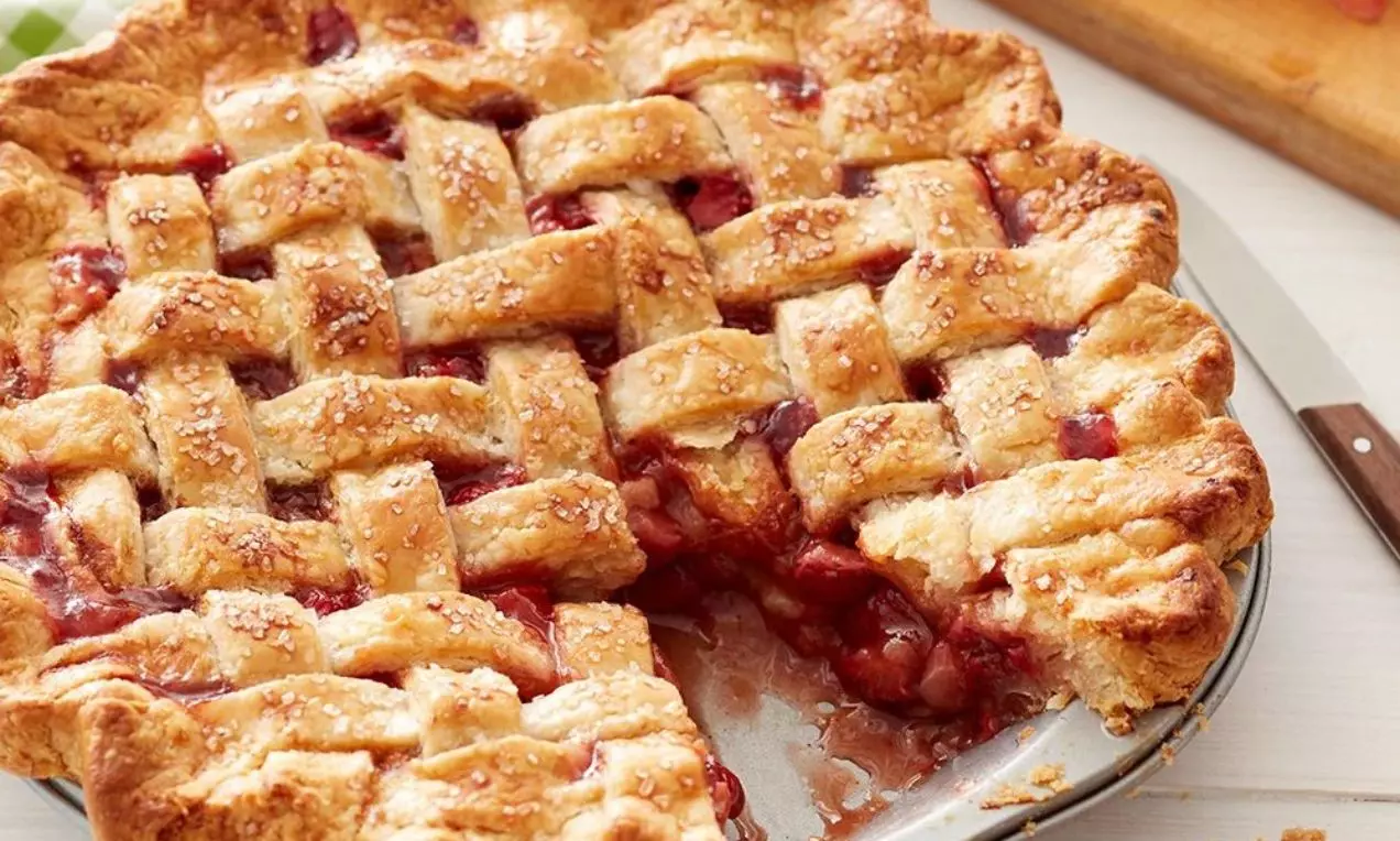 Jahodový mriežkovaný koláč z teplovzdušnej fritézy